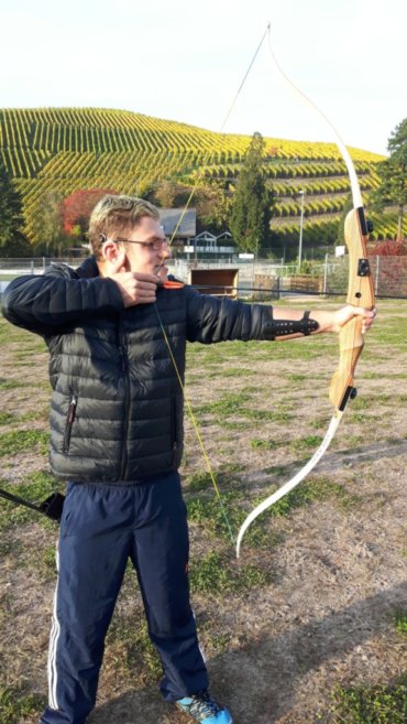 Foto Niclas beim Bogenschießen